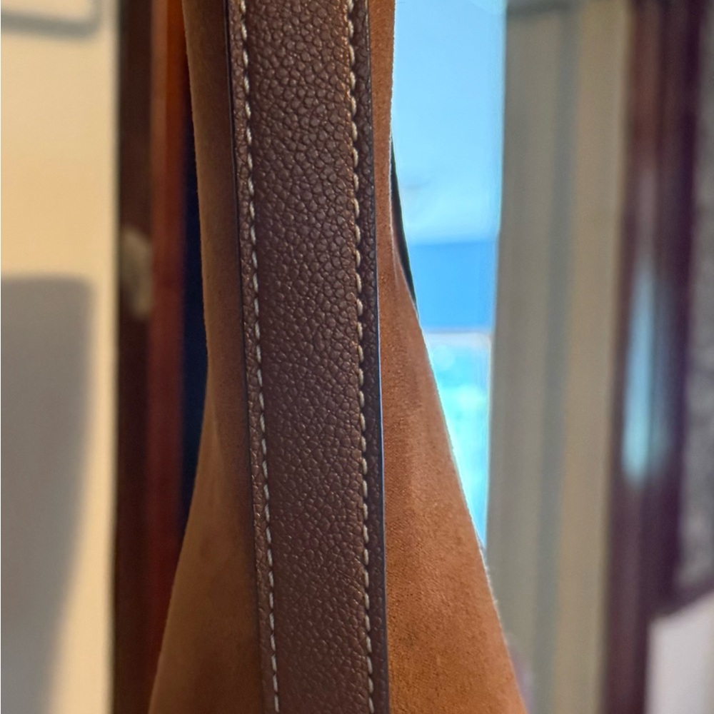 SOLD—Nine West Tan Structured Tote with faux leather Gold Accents- EUC - Picture 4 of 14